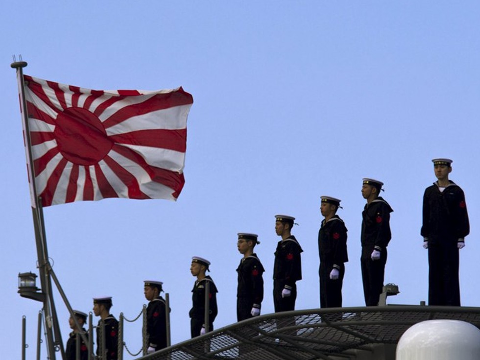 日本海上自卫队舰艇上悬挂的旭日旗