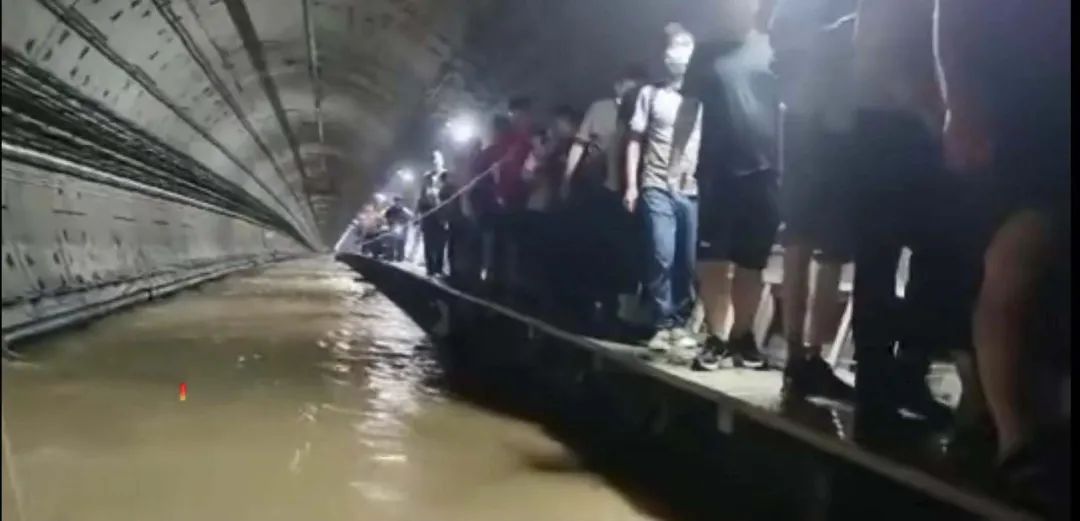 郑州地铁5号线救援现场