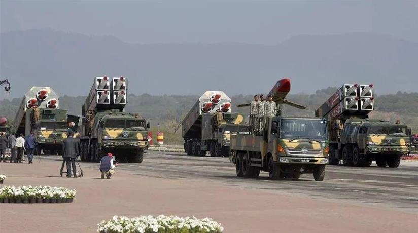 巴基斯坦目前拥有 165 枚核弹头，而印度拥有 156 枚核弹头