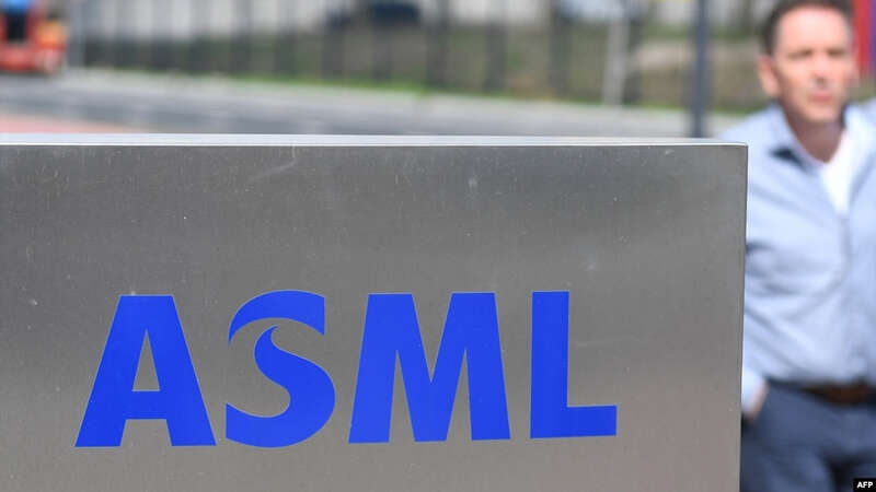 位于费尔德霍芬的荷兰阿斯麦公司（ASML）总部的标识