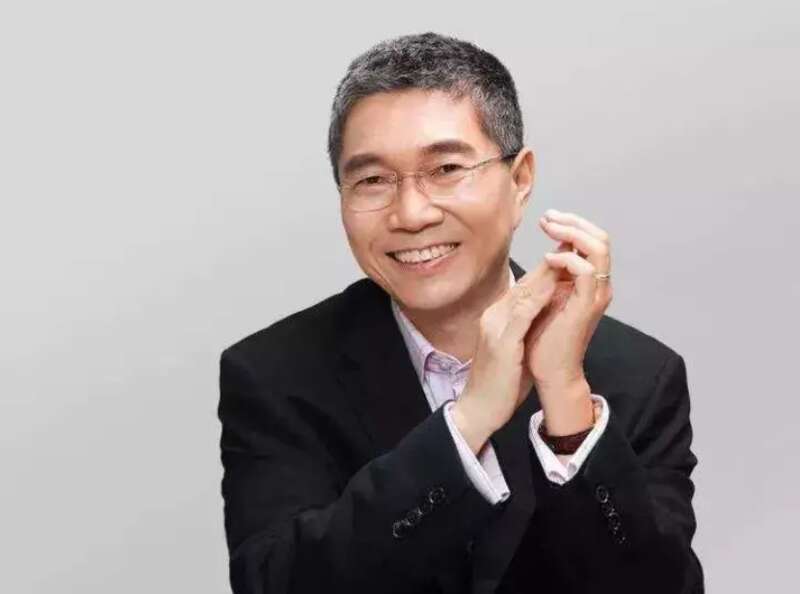 吴军，1967年出生，毕业于清华大学和约翰霍普金斯大学，计算机专业博士，前Google高级资深研究员、原腾讯副 ...
